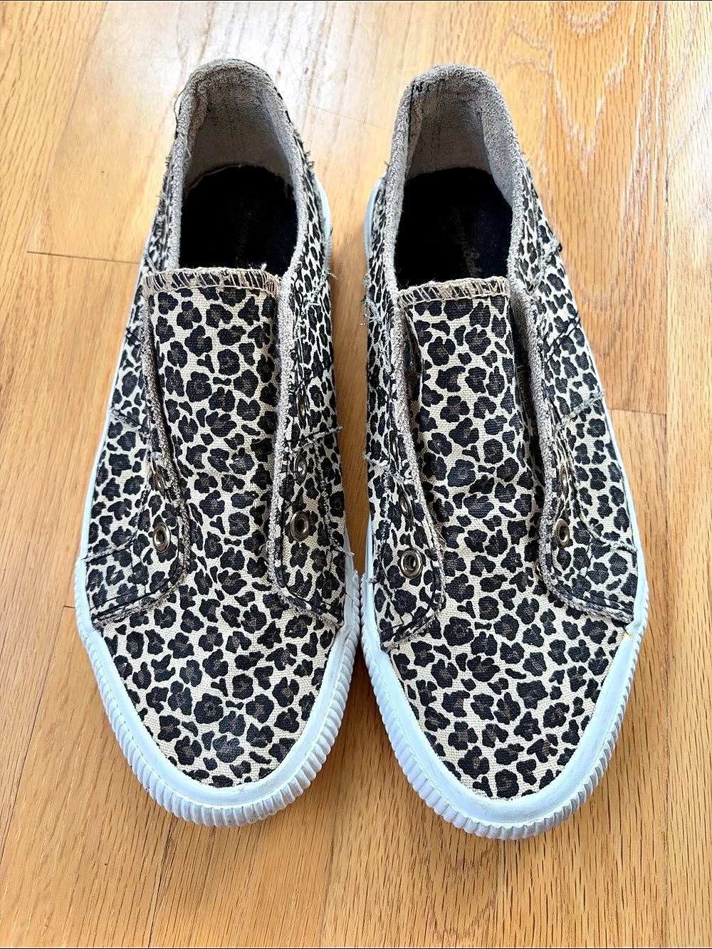 Tommy Bahama Leopard Print Slip-On Sneakers US 8.5